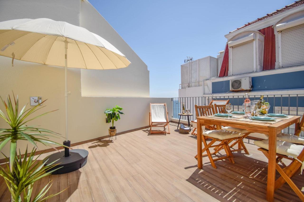 Central & Stylish 2 Bedroom Apartment W/ Balcony カスカイス エクステリア 写真