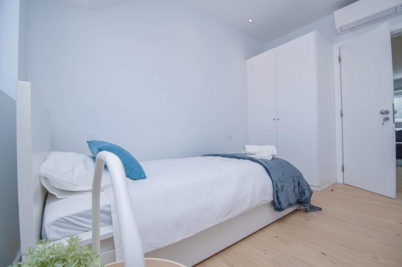 Central & Stylish 2 Bedroom Apartment W/ Balcony カスカイス エクステリア 写真