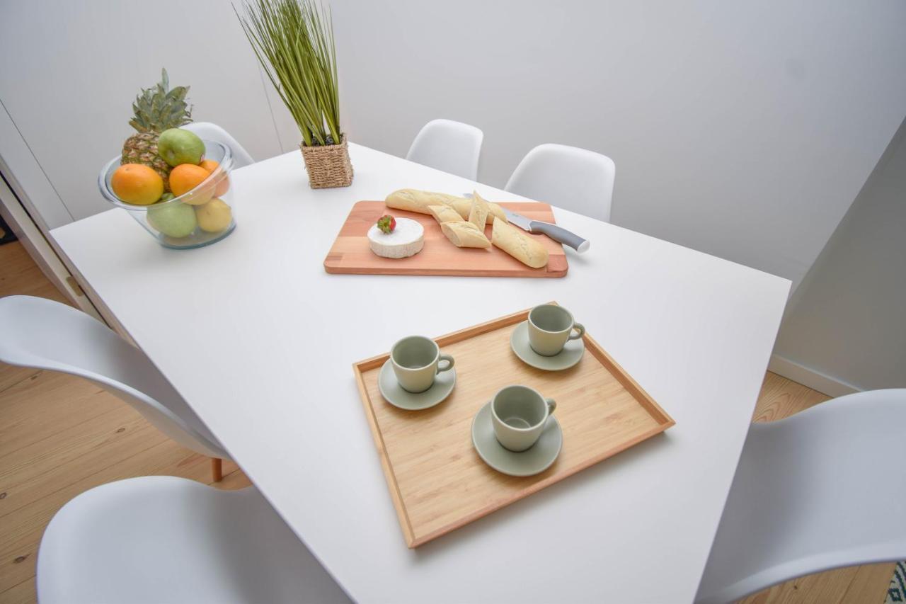 Central & Stylish 2 Bedroom Apartment W/ Balcony カスカイス エクステリア 写真