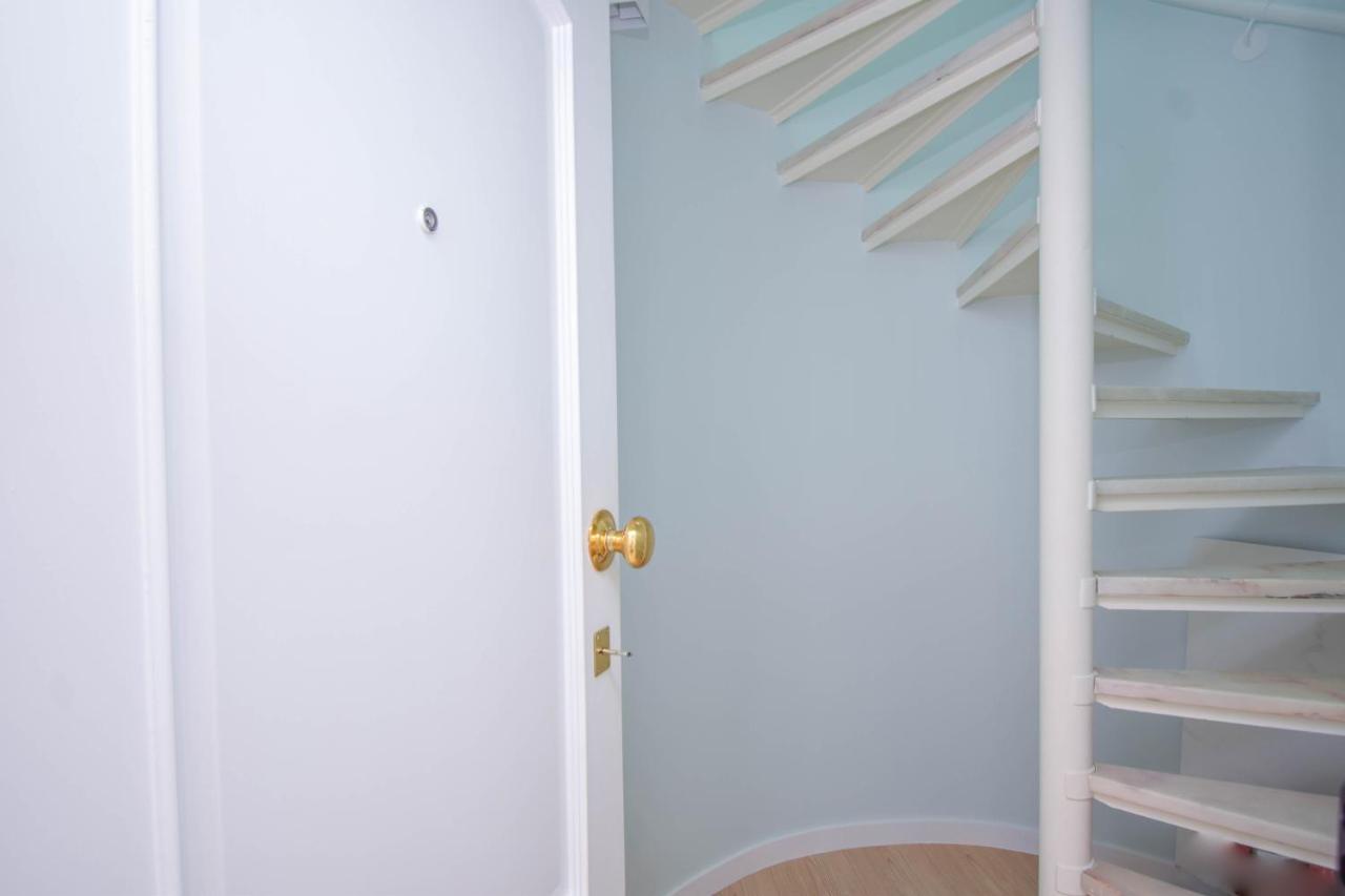 Central & Stylish 2 Bedroom Apartment W/ Balcony カスカイス エクステリア 写真