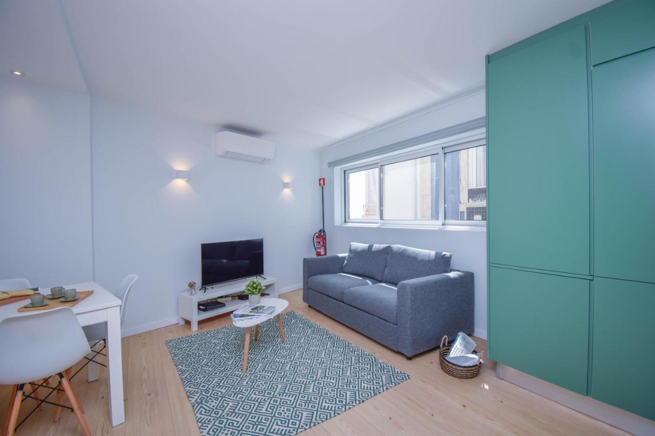 Central & Stylish 2 Bedroom Apartment W/ Balcony カスカイス エクステリア 写真