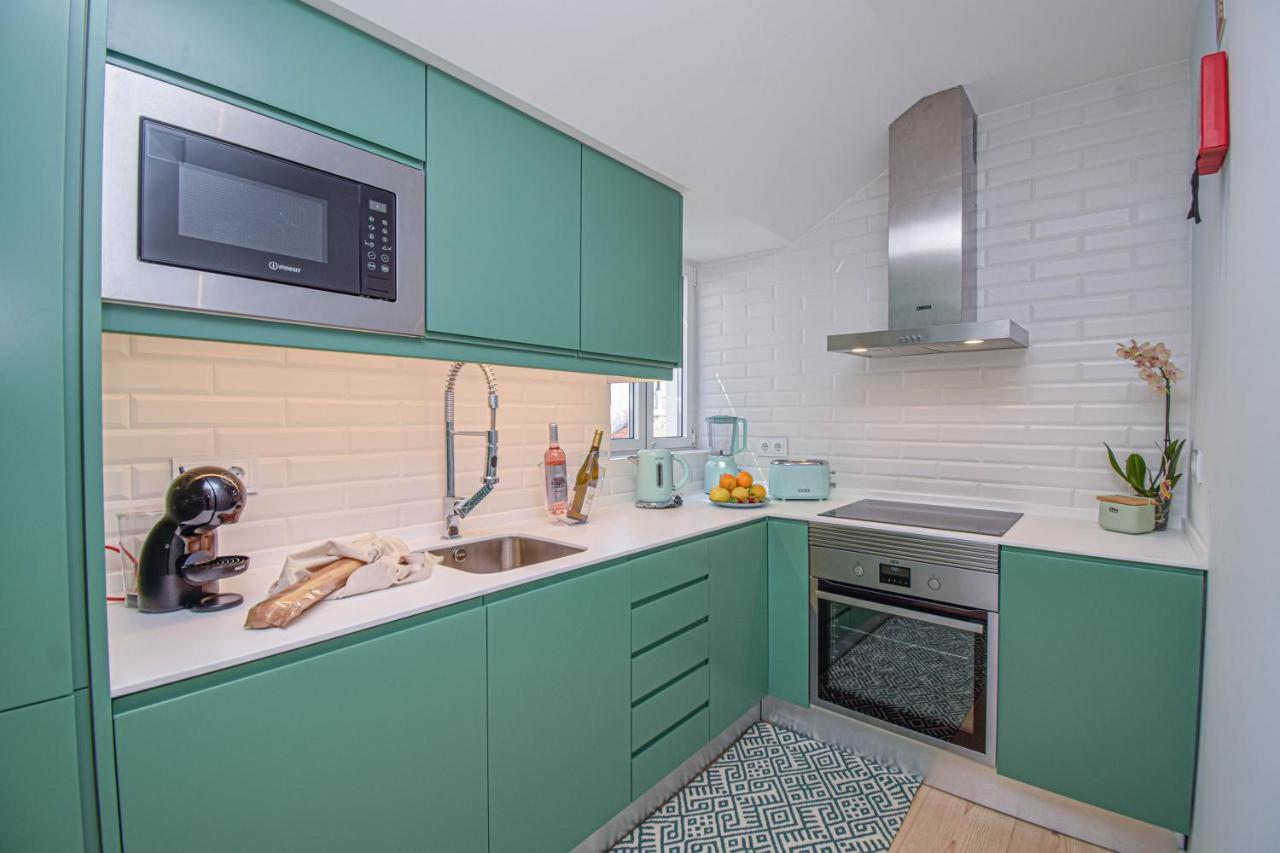 Central & Stylish 2 Bedroom Apartment W/ Balcony カスカイス エクステリア 写真