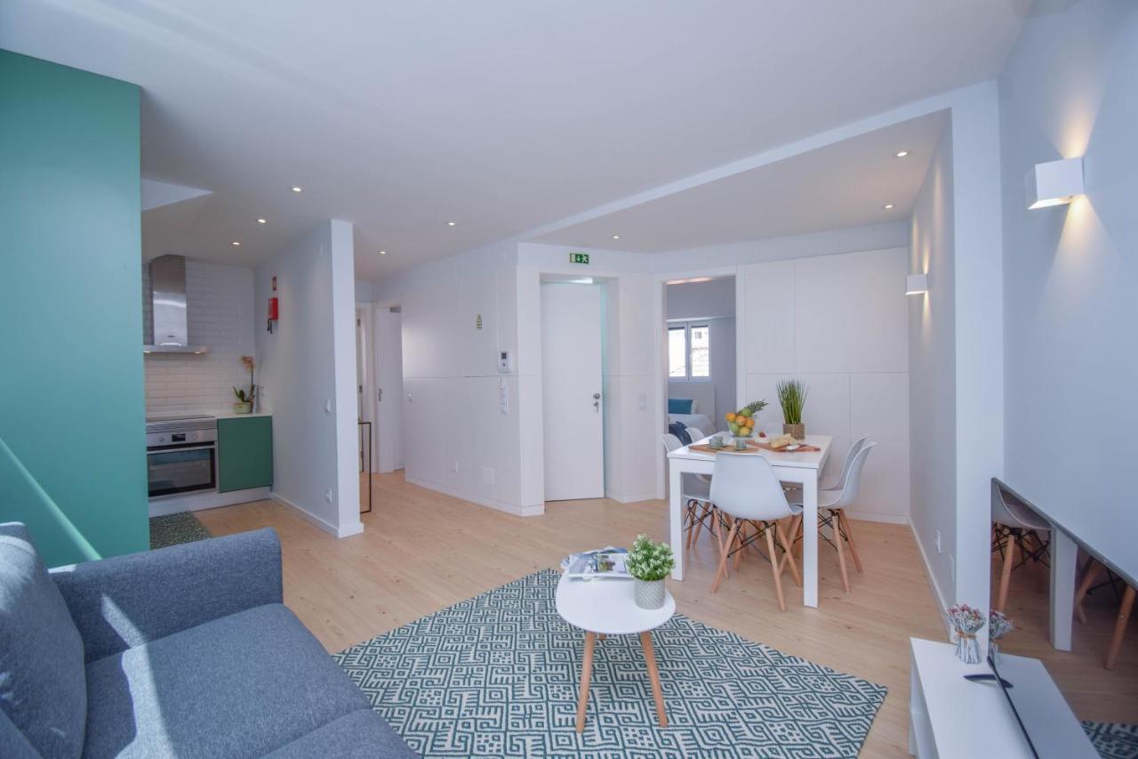 Central & Stylish 2 Bedroom Apartment W/ Balcony カスカイス エクステリア 写真