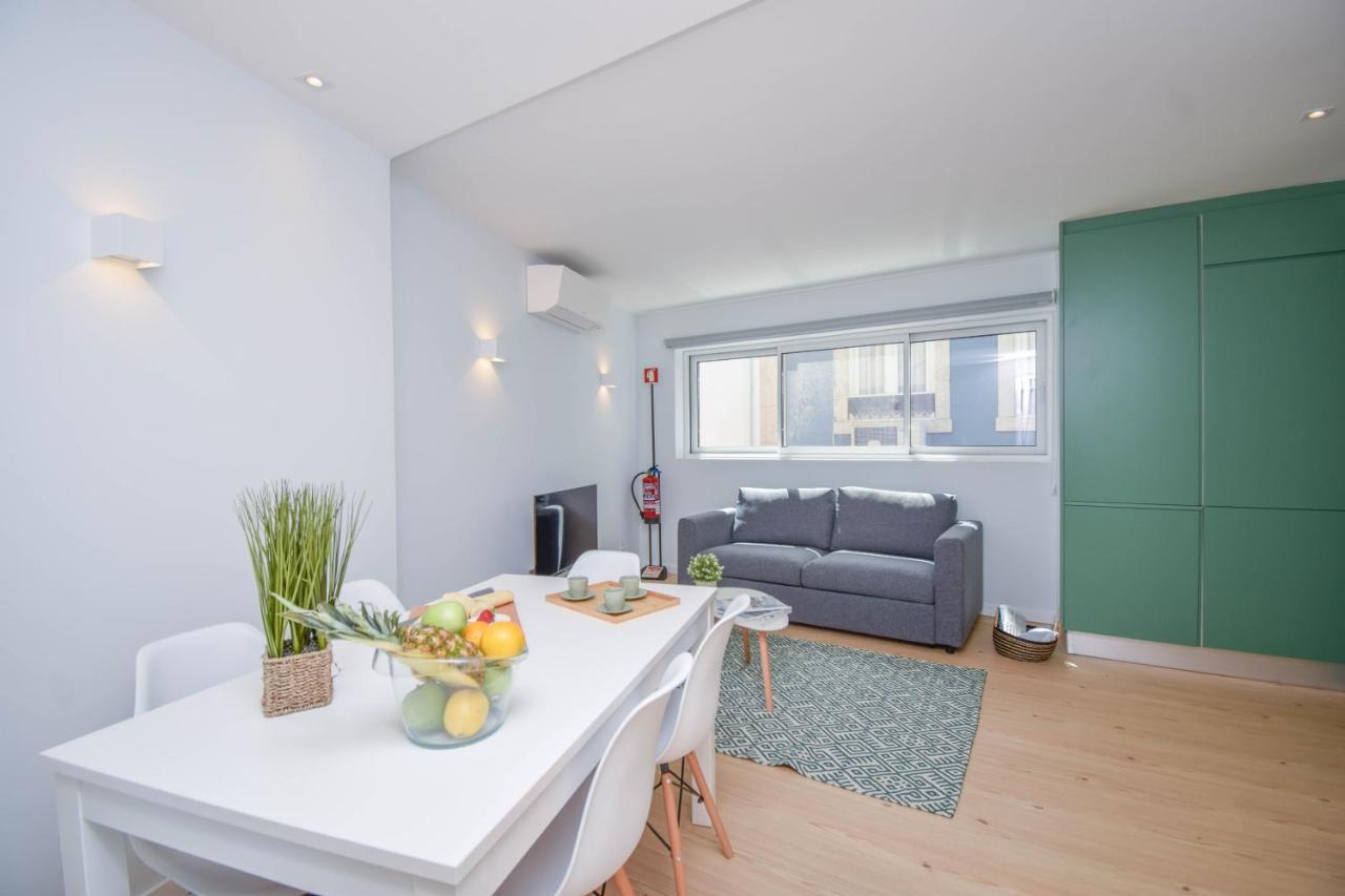 Central & Stylish 2 Bedroom Apartment W/ Balcony カスカイス エクステリア 写真