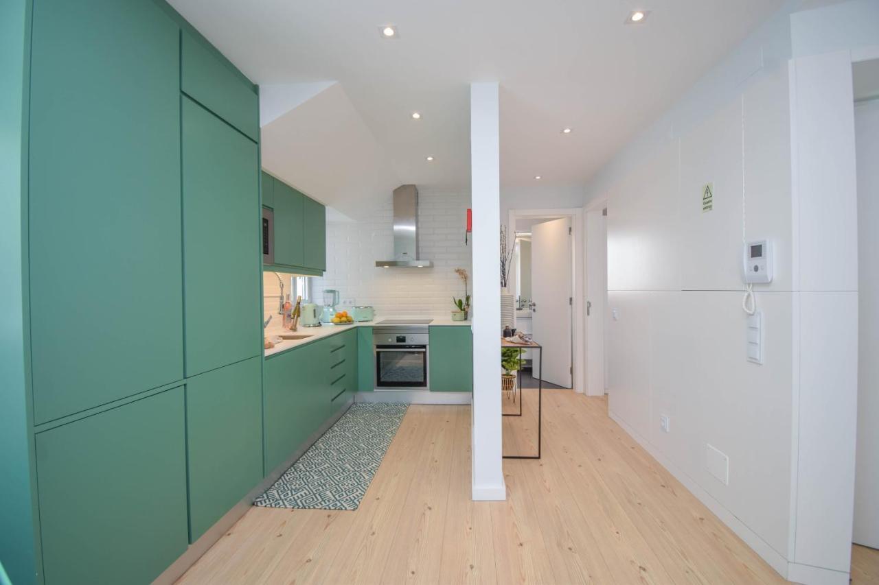 Central & Stylish 2 Bedroom Apartment W/ Balcony カスカイス エクステリア 写真