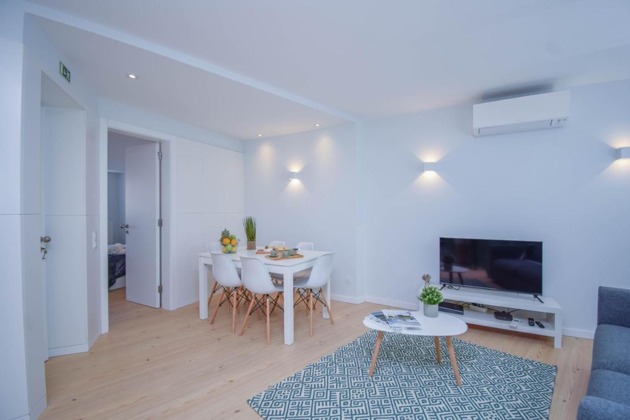 Central & Stylish 2 Bedroom Apartment W/ Balcony カスカイス エクステリア 写真