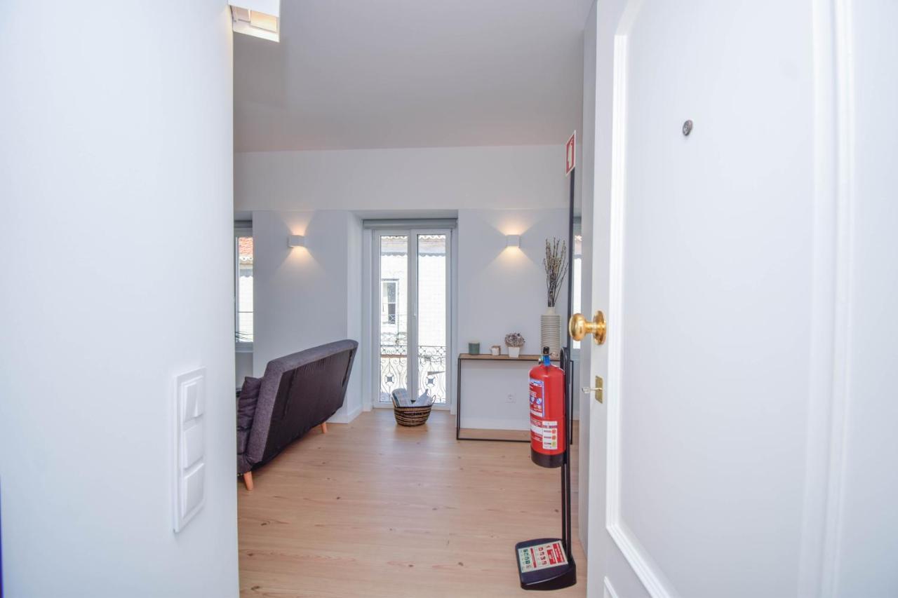 Central & Stylish 2 Bedroom Apartment W/ Balcony カスカイス エクステリア 写真
